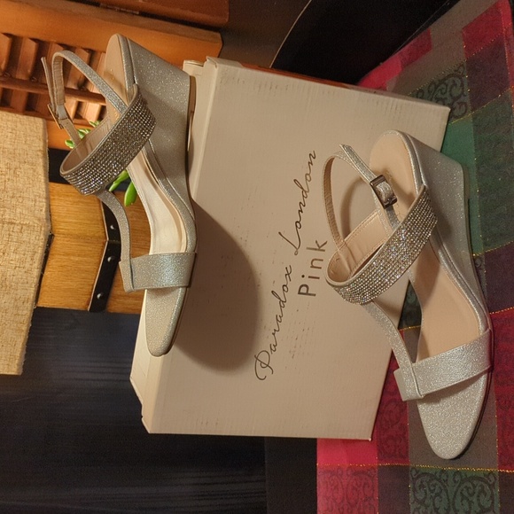 Paradox London Pink Jacey T strap wedge sandals silver Women's size 9 NEW NWB - Picture 1 of 12